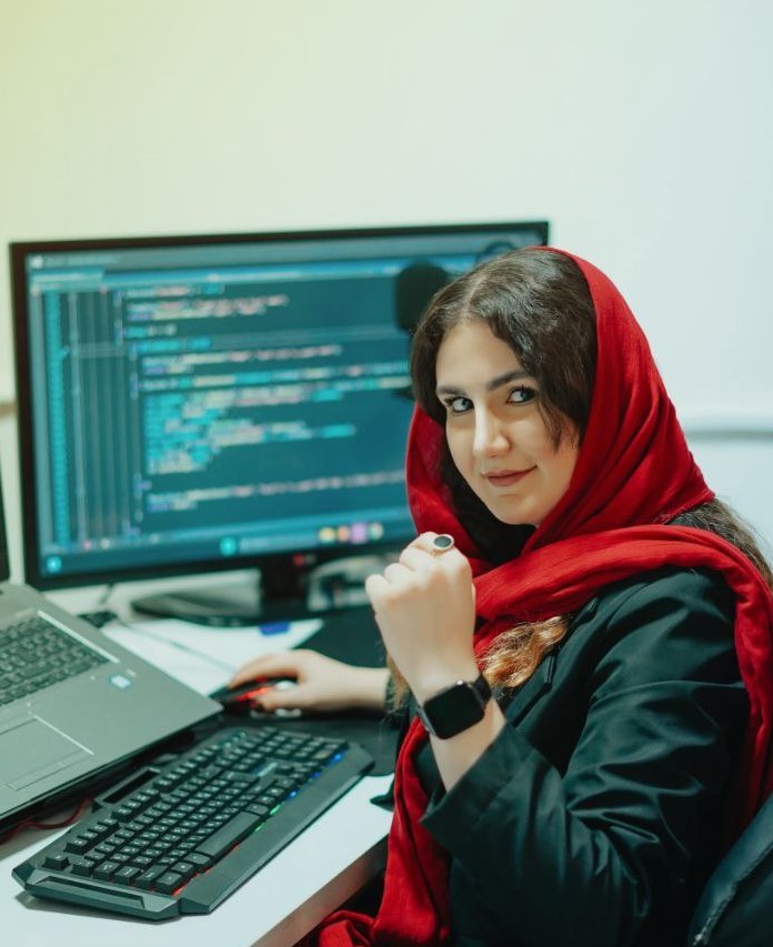 ماریا محمدی - برنامه نویس در مراغه